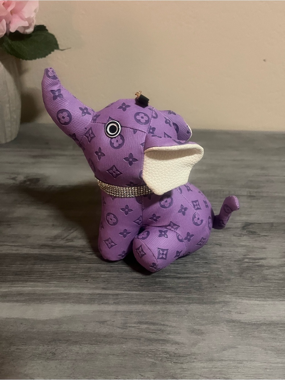 Purple Elephant Keychain - Picture 4 of 7
